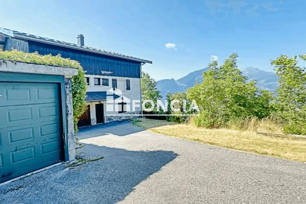 Maison 10 pièces 267 m²