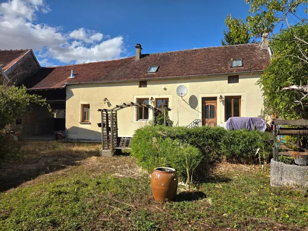 Maison à la campagne deux chambres avec jardin.