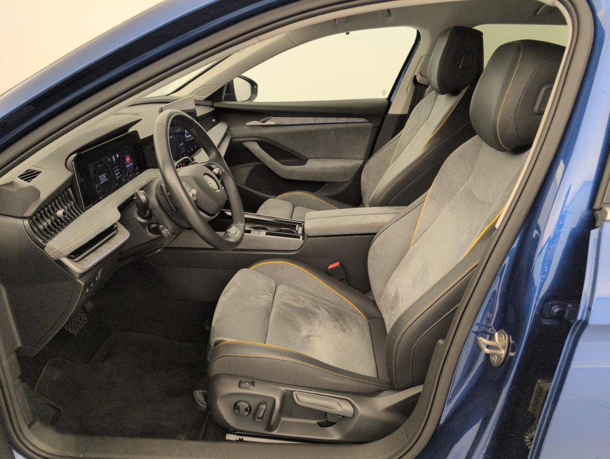 Skoda Superb Combi — photo 15