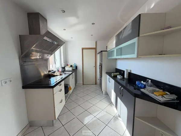 Local commercial 4 pièces 155 m²