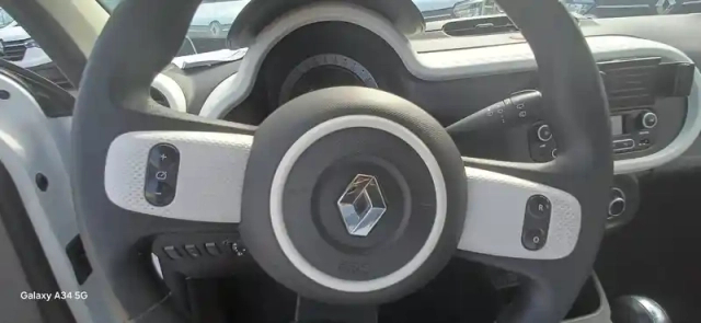 Renault Twingo iii e-tech — photo 12
