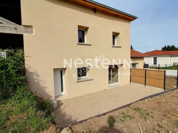 BONNEFAMILLE - Au coeur du village, plateau à aménager de 72 m² avec jardin privatif de 330m²!!