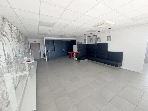 Local professionnel 110 m²