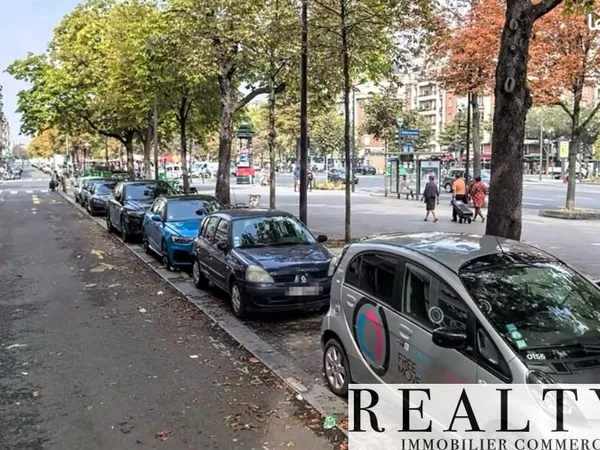 Local commercial 709 m²