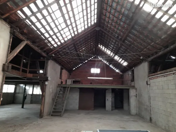 Local d’activité et entrepôt Vente Gueugnon  350m² 650€