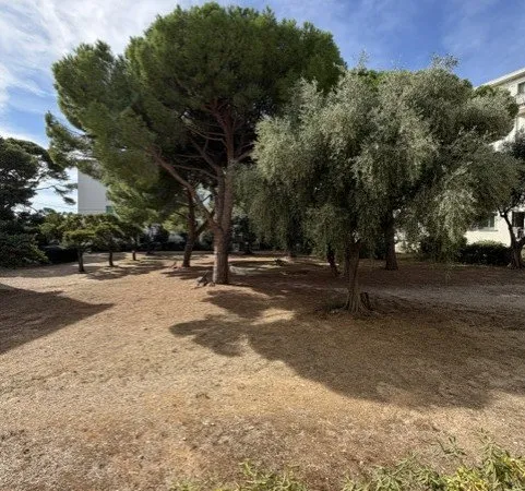 LA CIOTAT TYPE 4 RESIDENCE LE PICOUSSIN RENOVE AVEC CAVE