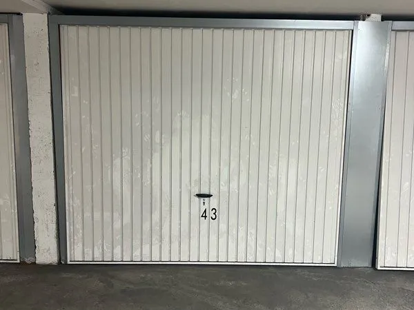 Place de parking (box fermé)