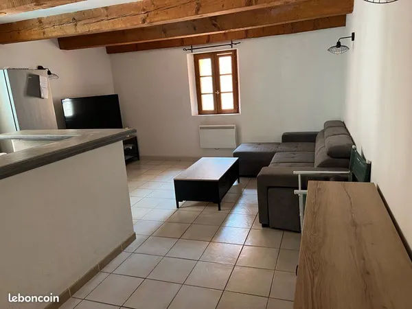 À LOUER - BEL APPARTEMENT T2 DE 48 m² AU CŒUR DU MUY