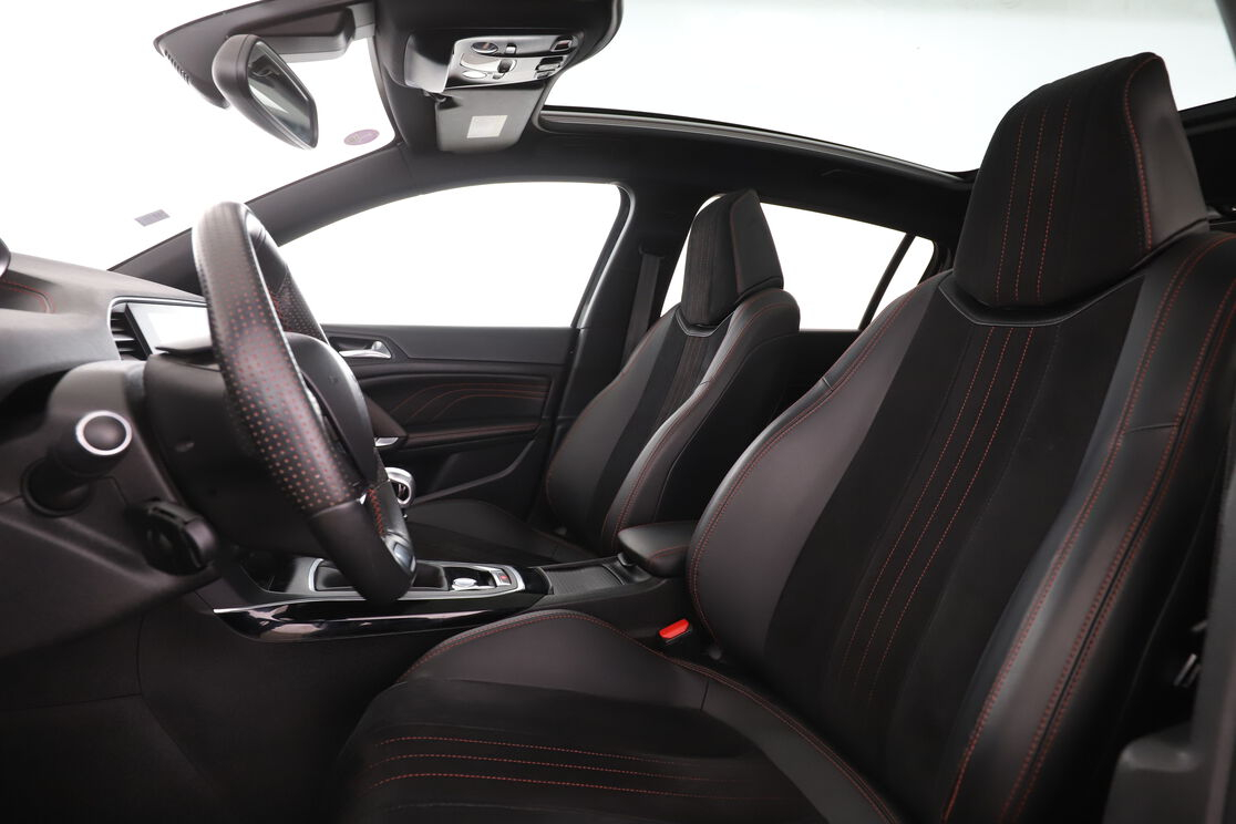 Peugeot 308 1.2 PureTech GT Line — photo 9