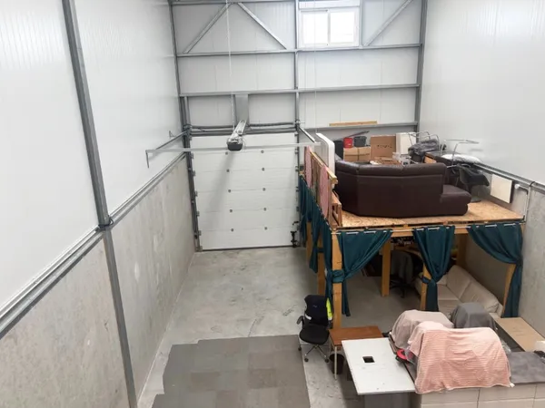 Local industriel 187 m²