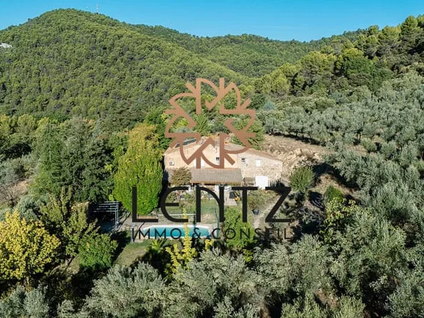 Une propriété rare au coeur de la nature et des oliviers sur 9