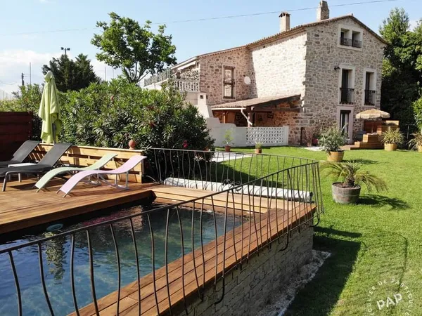 Maison 7 pièces 230 m²