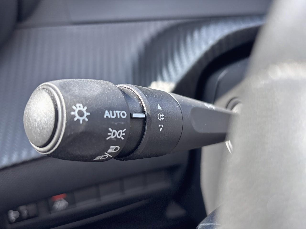 Peugeot 208 1.2 puretech 75ch s&s style — photo 27