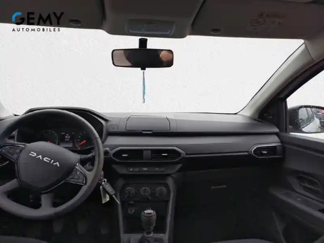 Dacia Sandero sce 65 — photo 8