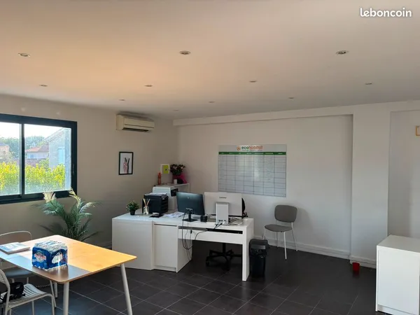 LOCAL COMMERCIAL / BUREAUX - ENV. 100 m² - AUBAGNE