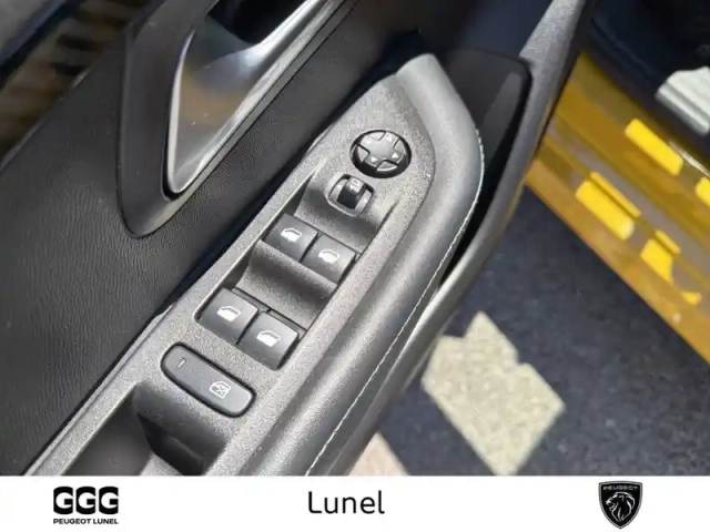 Peugeot 208 electrique 50 kwh 136ch — photo 12