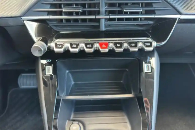 Peugeot 208 electrique 50 kwh 136ch — photo 24