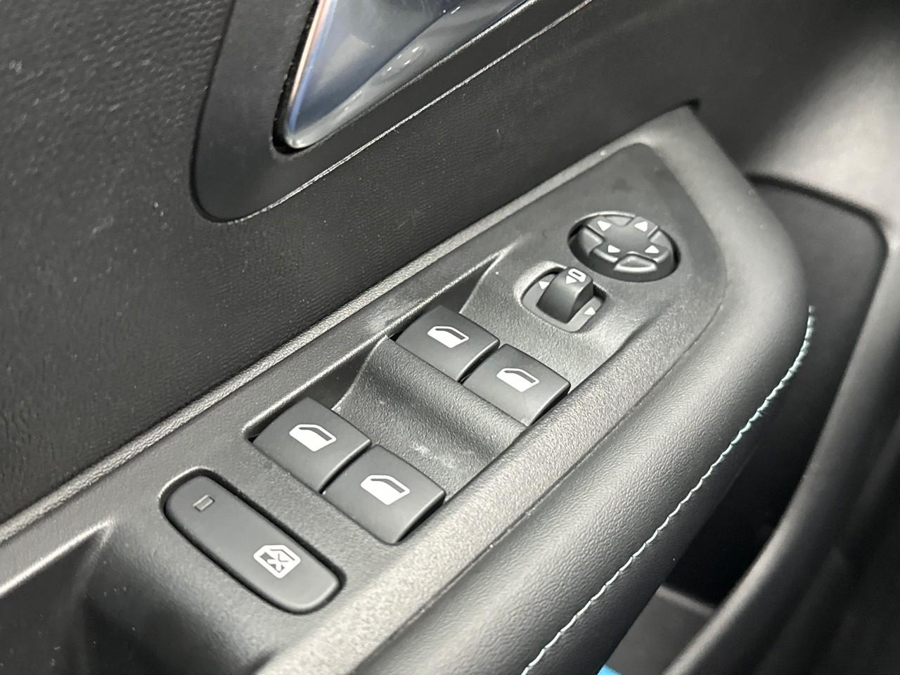Peugeot 208 puretech 100 s&s eat8 style — photo 17