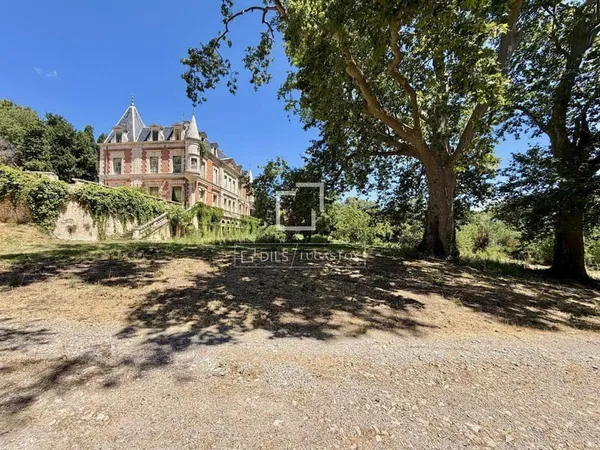Maison 27 pièces 1000 m²