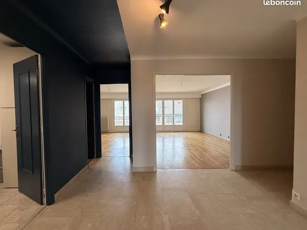 Bel appartement de 85 m² avec ascenseur. Emplacement très recherché proche du centre ville, de la li