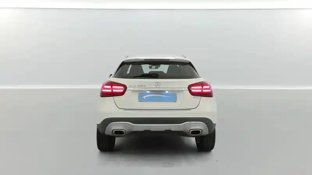 Mercedes Gla 180 d — photo 18