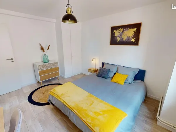 Chambre 6 pièces 100 m²