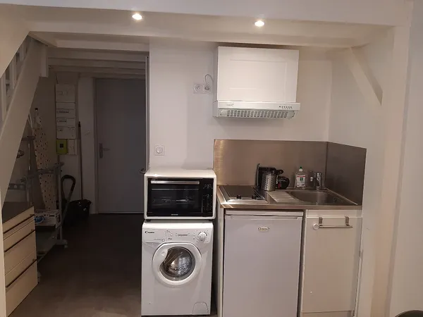 STUDIO MEUBLE CALME ET LUMINEUX
