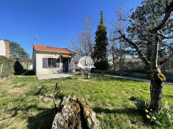 Maison 2 pièces - Loyer 855 € + 9 €