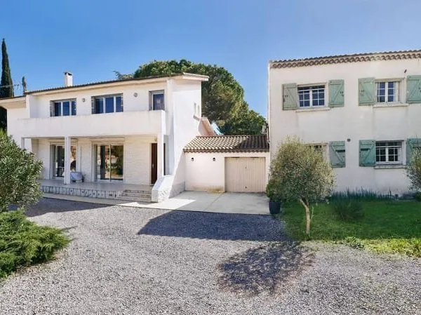 Maison 7 pièces 215 m²