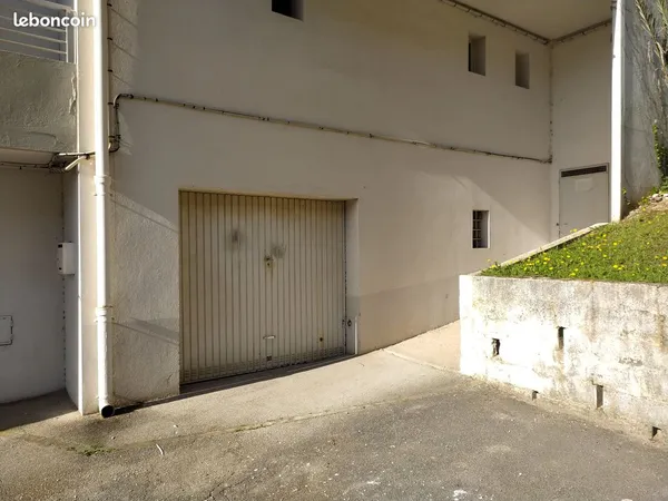 Direct particulier : Location entrepot / bureau ou local commercial 200m² centre ville sanary - Vent
