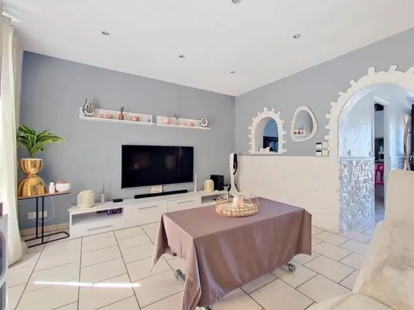 💥 baisse de prix - maison 3 pièces avec 2 chambres, jardins, sous-sol et box 16 m²