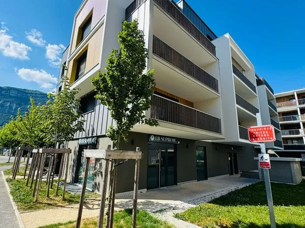 Local 62 m² Crolles