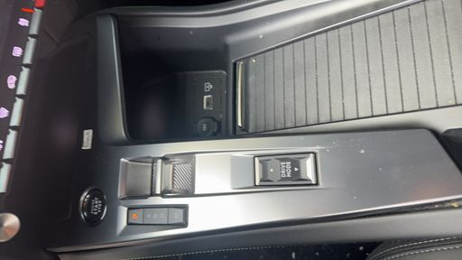 Peugeot 308 1.2 PureTech 130 EAT8 - GT – 2023 – 41992 km – Essence – Boîte Automatique — photo 13