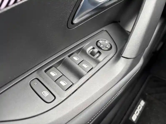 Peugeot 2008 hybrid 145 e-dcs6 — photo 20