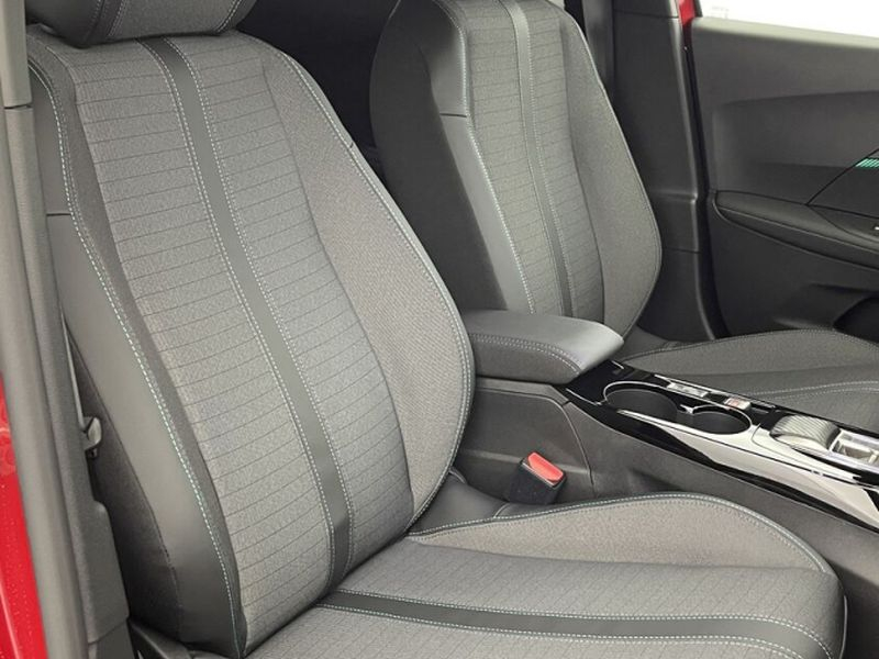 Peugeot 2008 II 1.2 PureTech 130ch Allure Pack EAT8 — photo 22