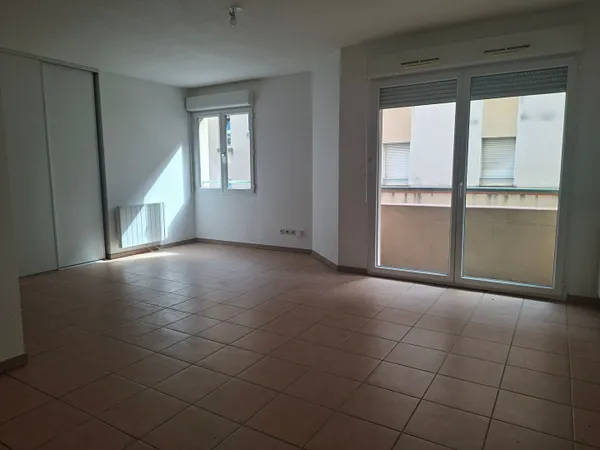 CARCASSONNE - LA PRADE Appartement T2 40m² (cellier ; place de parking)