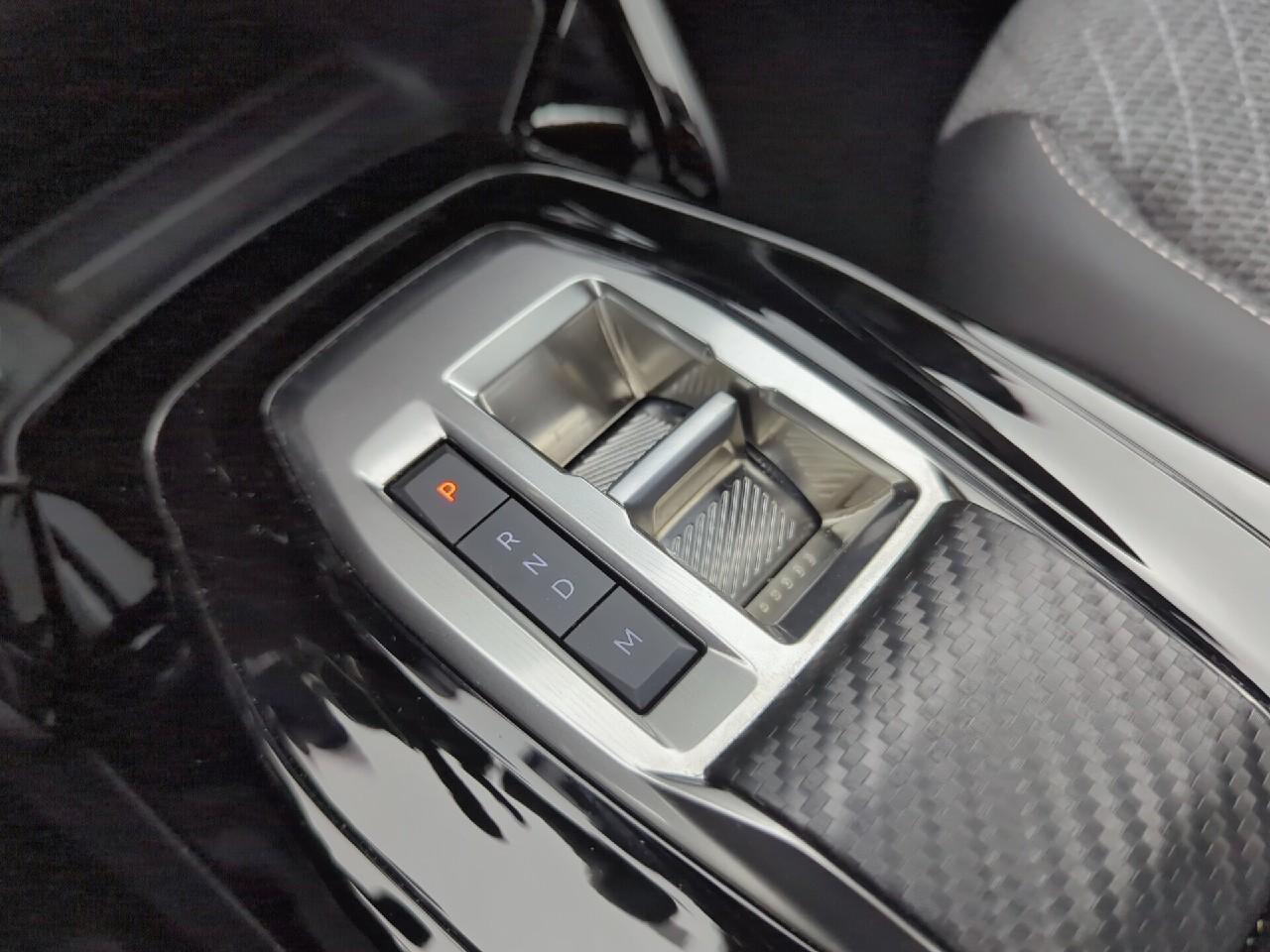 Peugeot 2008 hybrid 145 e-dcs6 allure — photo 27