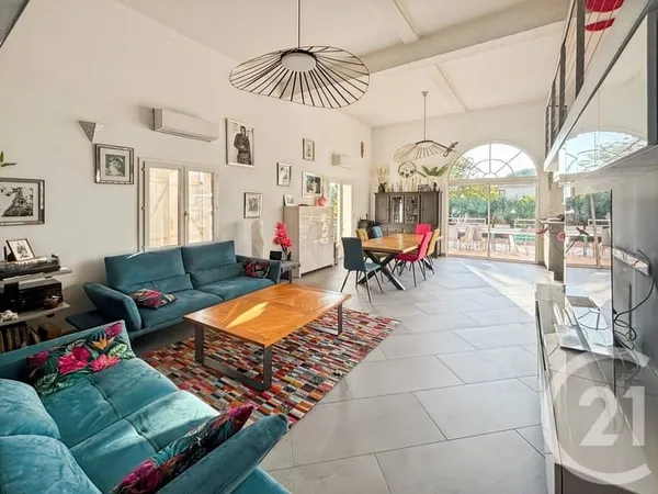 Maison 6 pièces 233 m²