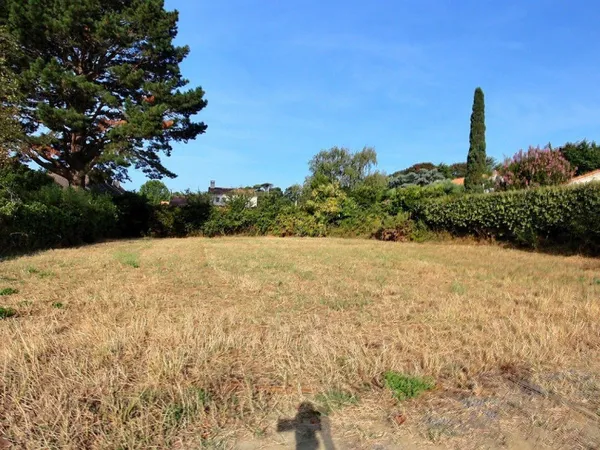 Terrain constructible 717 m²