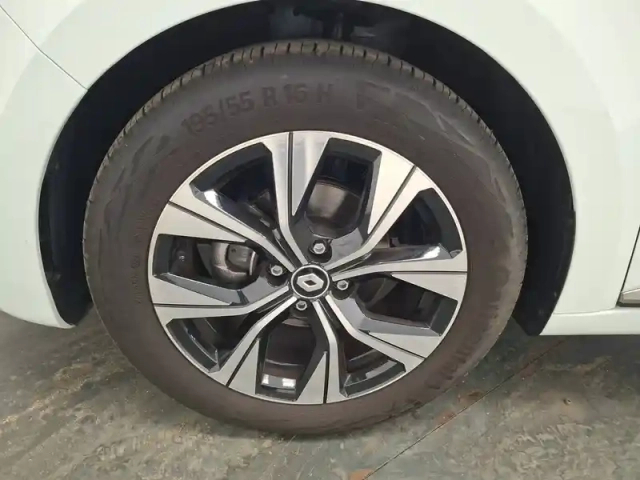 Renault Clio tce 90 — photo 16