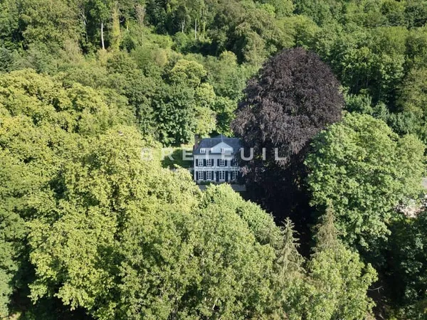 Maison 8 pièces 310 m²