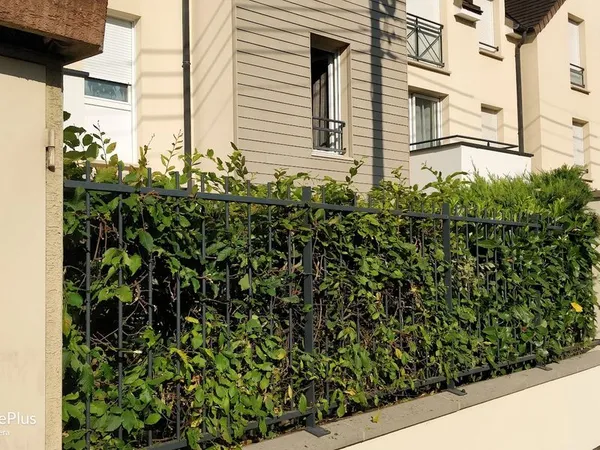 LEVES T2 DE 52,67M² avec 2 PARKINGS PRIVES DANS COUR SECURISEE
