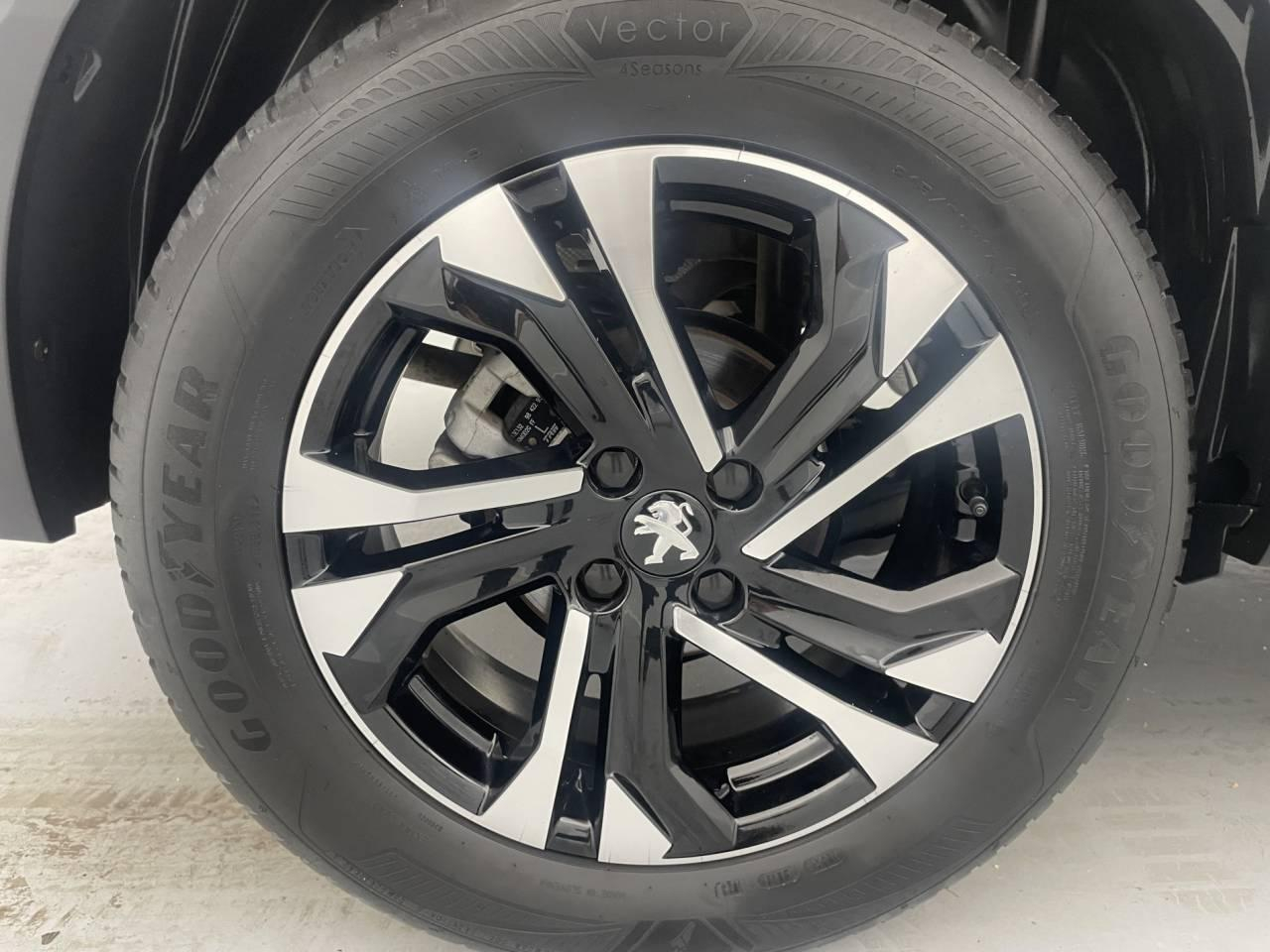 Peugeot 2008 puretech 130 s&s eat8 allure — photo 19