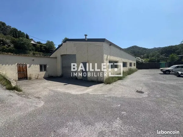 Entrepôt 290 m² Drap