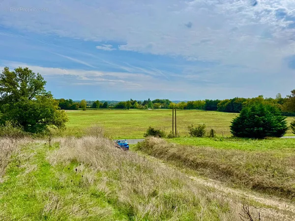Terrain St Aigulin 1737 m².