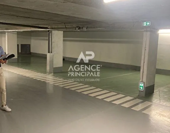 Parking / box Saint Germain En Laye 5 min à pied du RER A