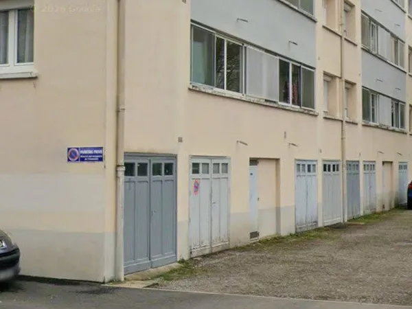 TRES GRAND GARAGE DOUBLE