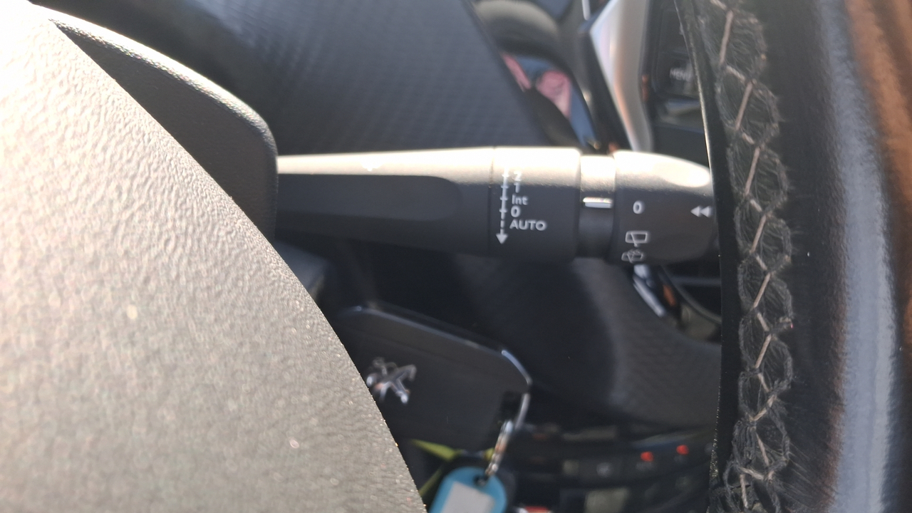 Peugeot 2008 PureTech 110ch S&amp;S BVM6 — photo 25