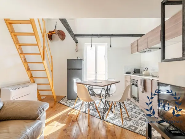 Maison de village rénovée  2 chambres  16 000  de CA