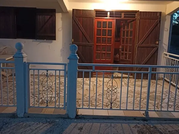 Maison en bas de villa , cloturé, jardin,